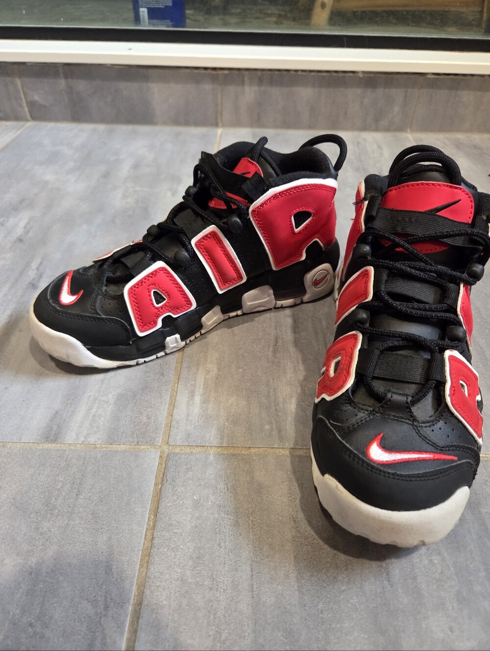 Nike Air More Uptempo GS – Youth Size 6Y